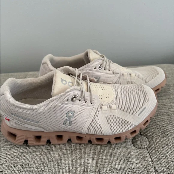 ON Cloud 5 Running Shoe Women's - Picture 2 of 10